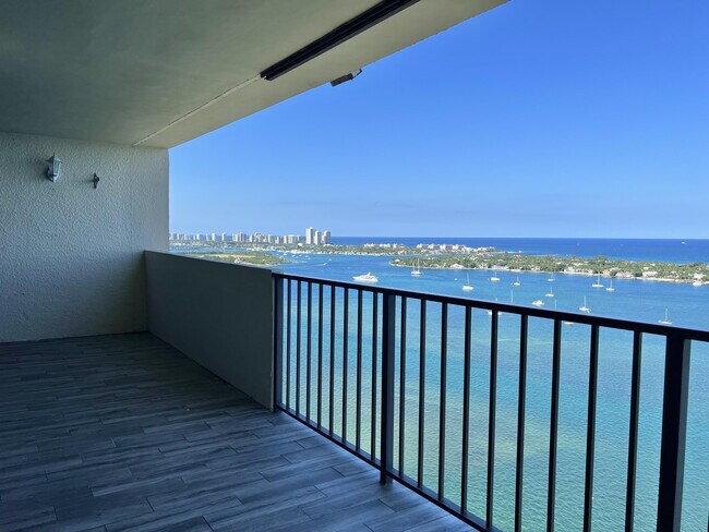 Building Photo - 5600 N Flagler Dr