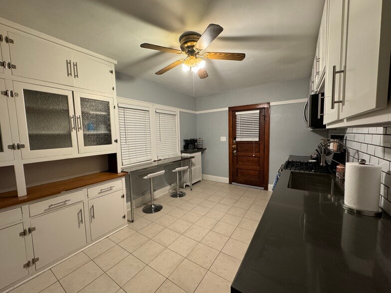 Kitchen - 821 E Pearson St