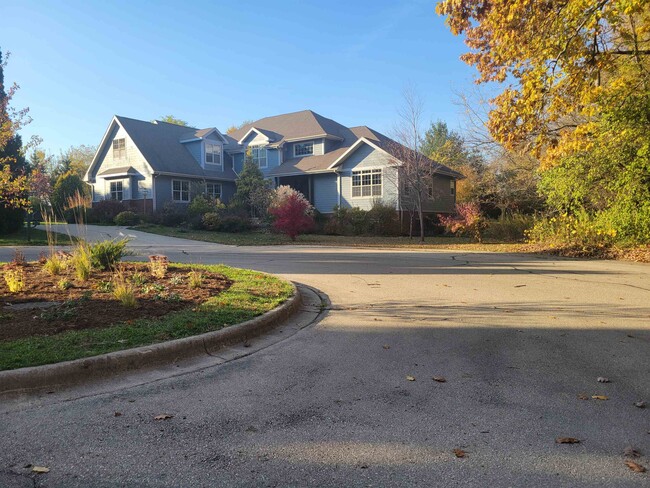 Building Photo - 4582 Bishops Ct