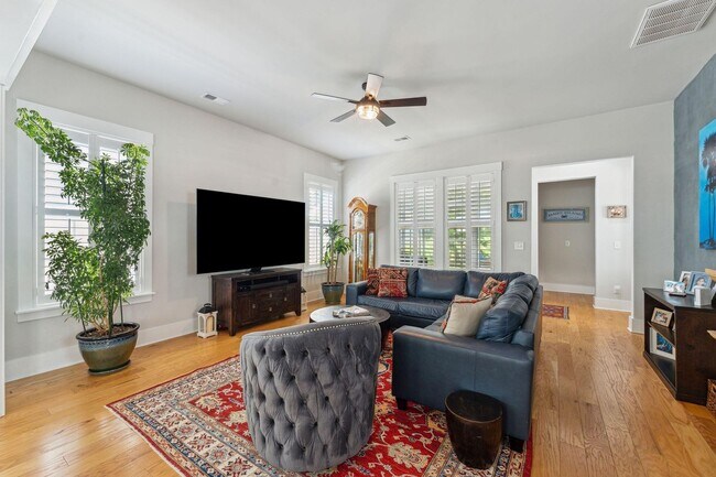 Building Photo - Well maintained home in Fleming Park - Jam...