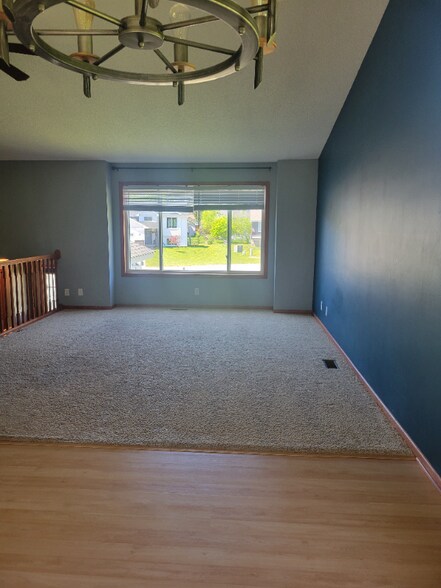 Building Photo - 470 Martin Way