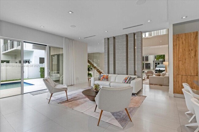 Building Photo - 7440 NW 100th Ct