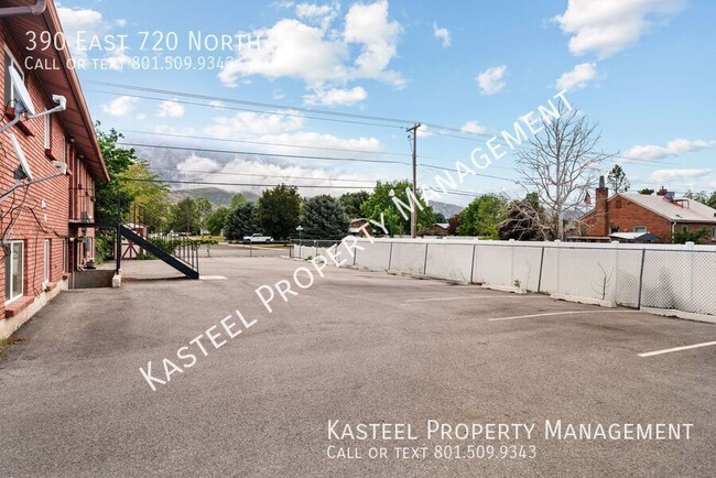 Building Photo - 390 720 N
