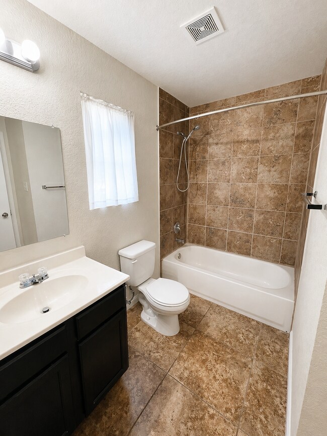 Building Photo - Wurzbach Meadows Town Home