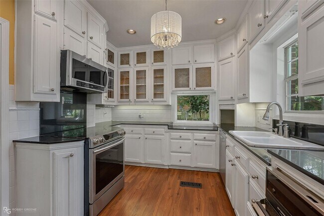 Building Photo - GORGEOUS 4/2.5 BROADMOOR HOME-ACROSS FROM DUCK POND PARK & LIBRARY