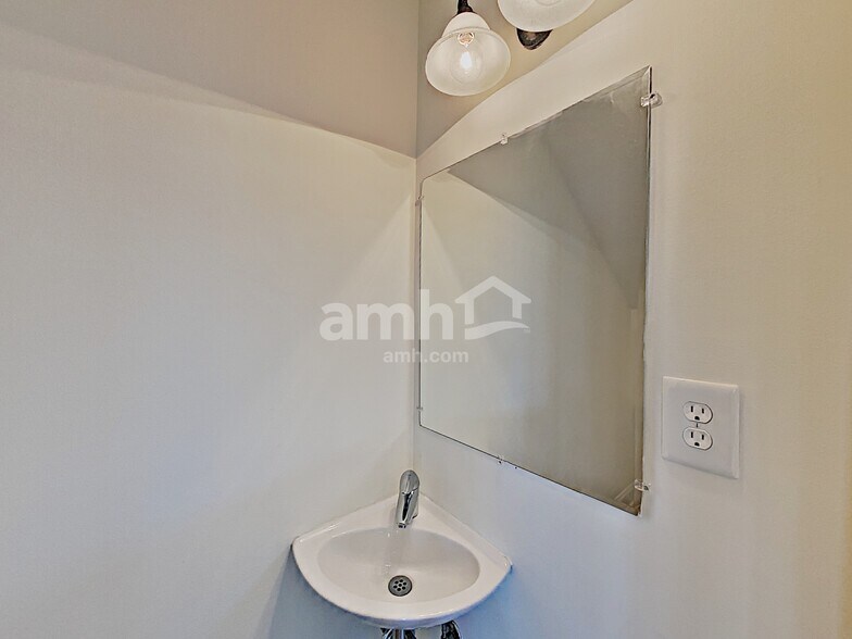 Building Photo - 312 Madrid Dr