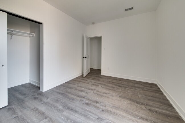 Building Photo - 3056 W Cortland St