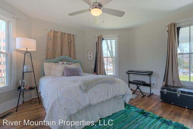 Building Photo - 5 br, 3 bath House - 202 Washington Street