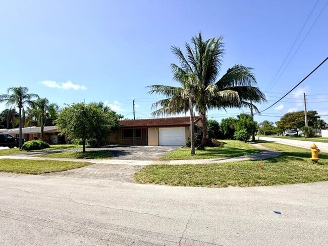 Building Photo - 118 SE 10th Ct