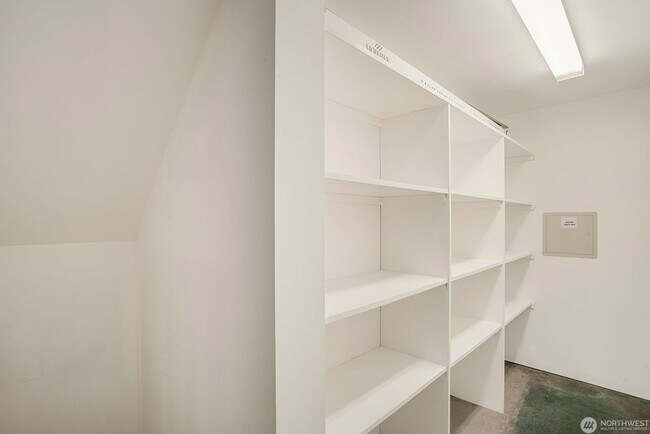Building Photo - 4021 NE 60th St