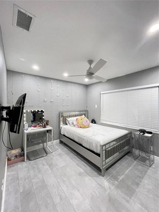 Building Photo - 6901 NW 82nd Ct