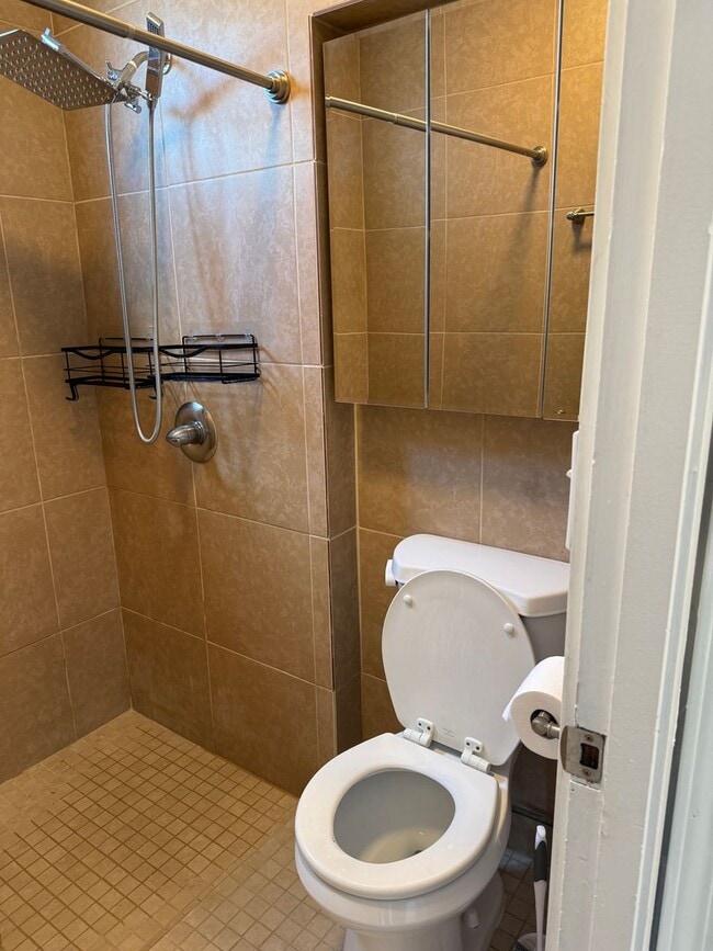 Building Photo - Kalihi Valley Modern Ohana Unit