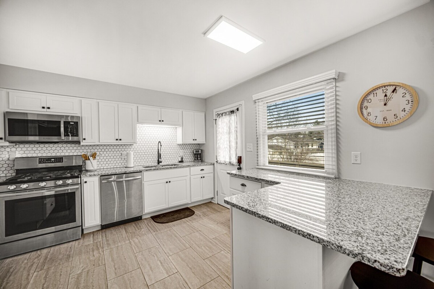 Building Photo - 706 Christy Ln