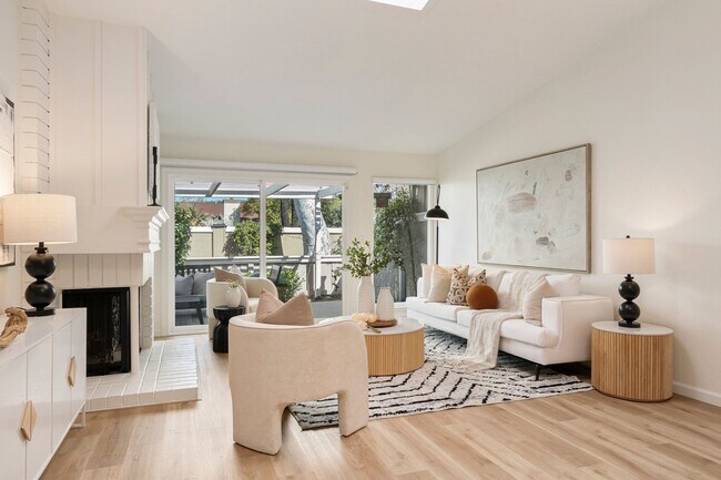 Building Photo - Luxurious Remodeled 2 Bedroom 2 Bath Home in Desirable Almaden Community!