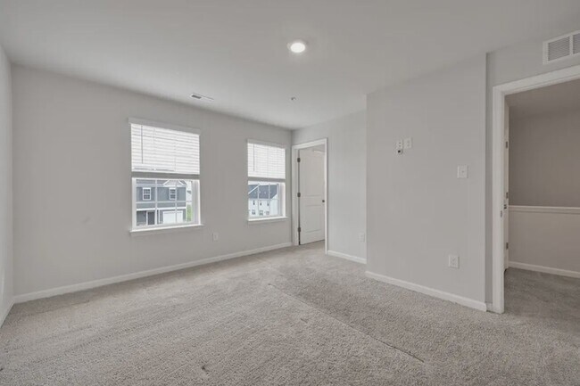 Building Photo - 130 Maple Run Dr