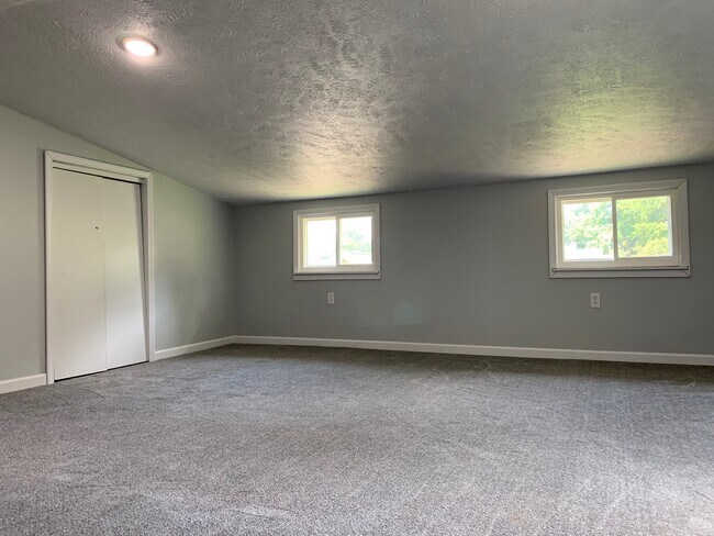 Building Photo - 800 Mill St