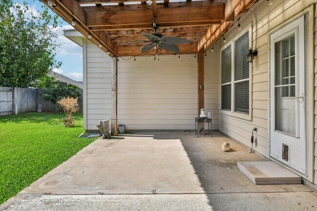 Building Photo - 3026 Sunset Park Dr