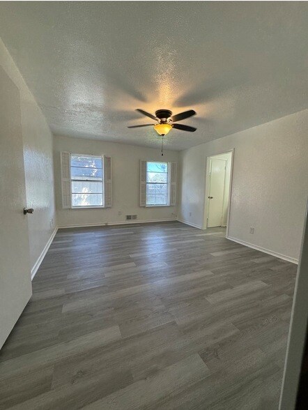 Building Photo - 7747 Dentcrest Dr