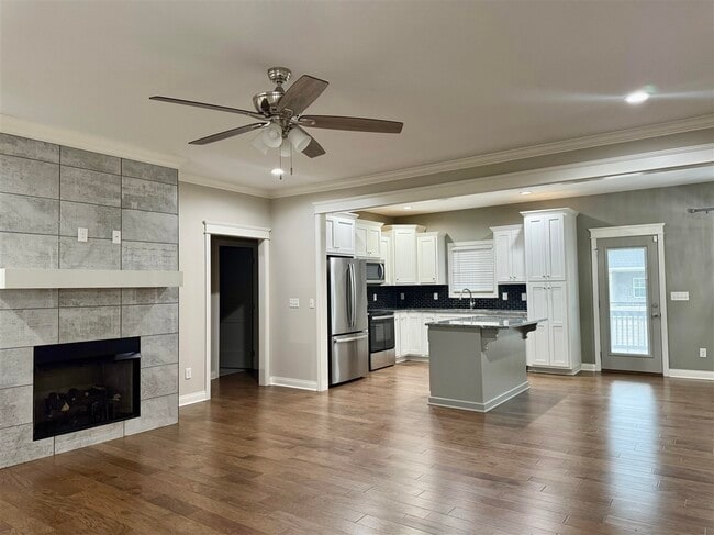 Building Photo - 8728 Stuart Farm Ave