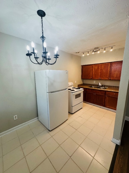 Building Photo - 7114 Ken Knight Dr W