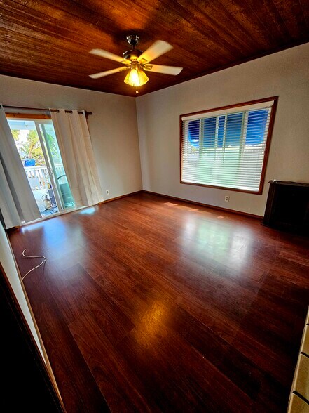 Large slider entry & window provides natural light. - 934 S Myers St