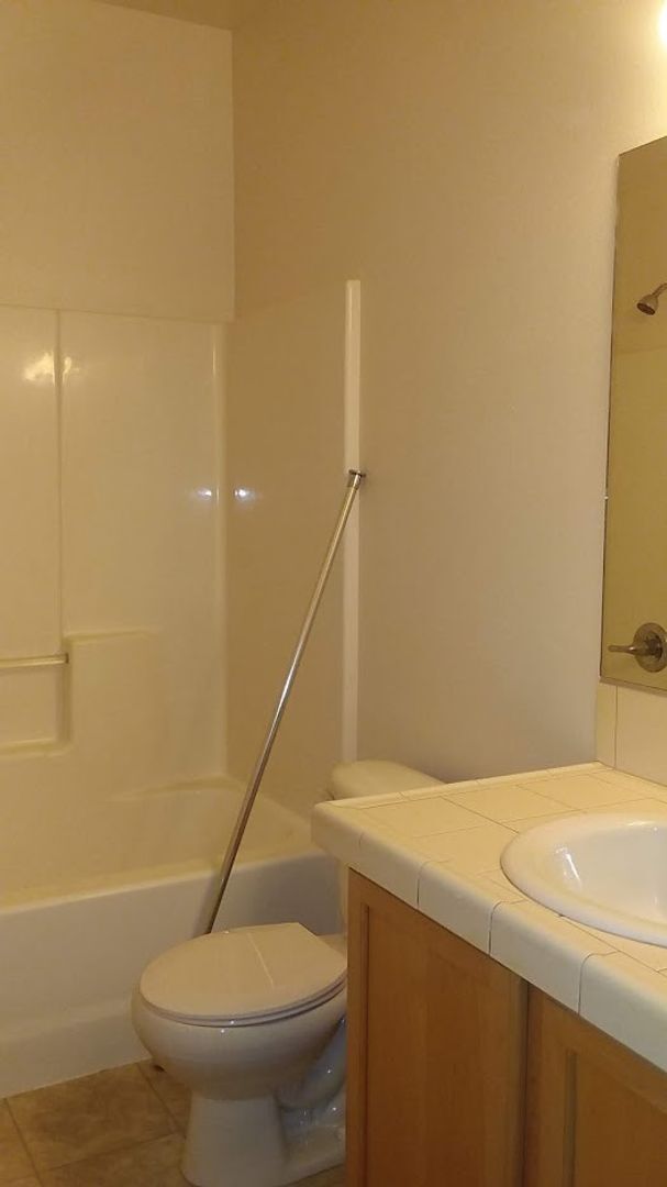 Building Photo - Beautiful Bethel-Danebo Home