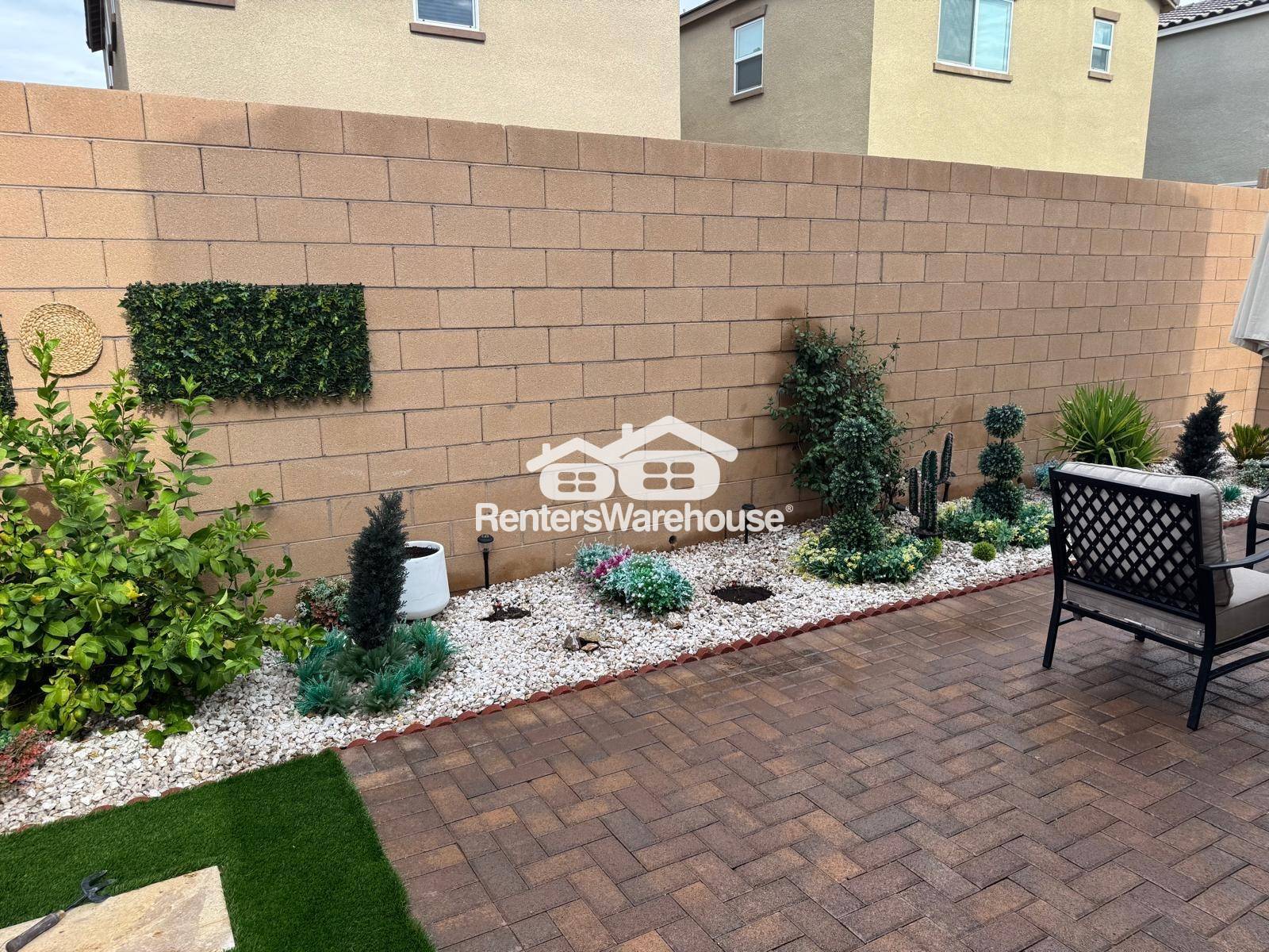 Building Photo - 856 Benning St