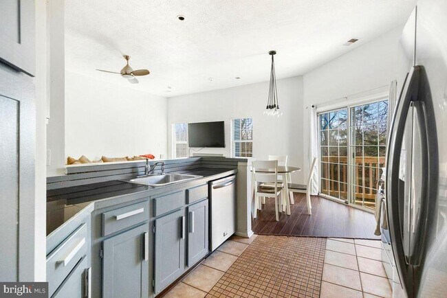 Building Photo - 5033 Beech Ct
