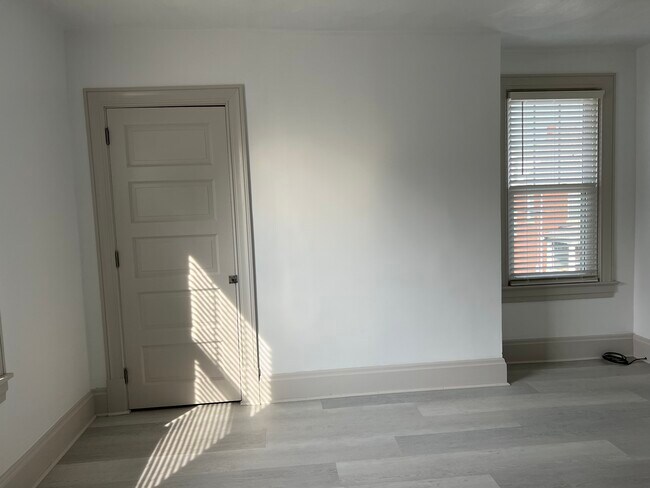 Master Bedroom - 402 Brandon St