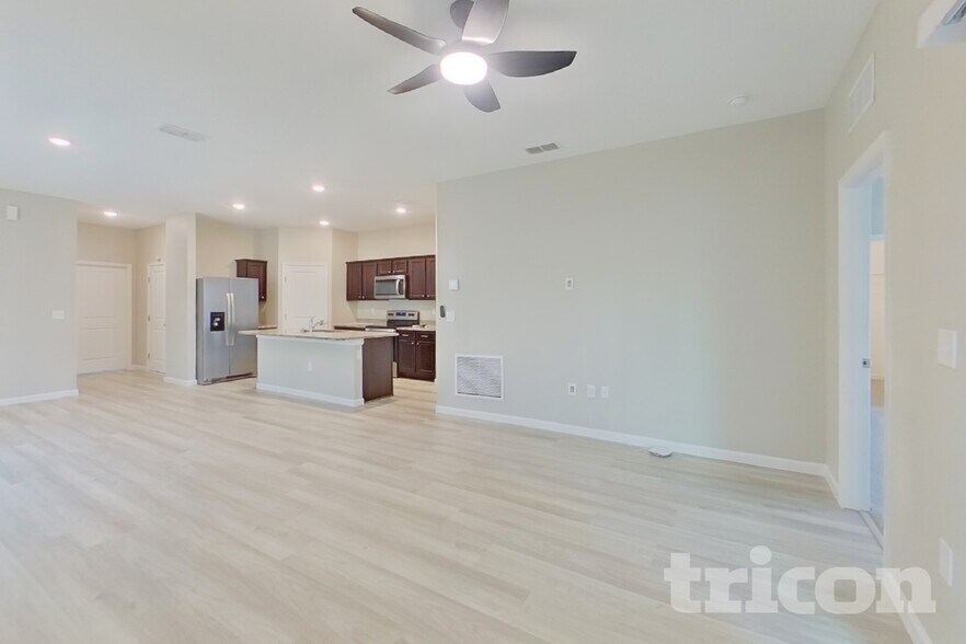Building Photo - 6376 Green Bud Dr
