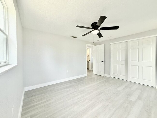 Building Photo - 3250 Coldwell Dr