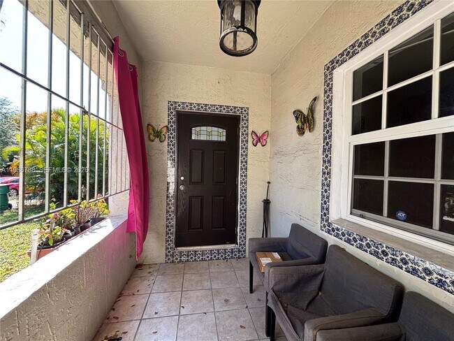 Building Photo - 521 NW 48th St