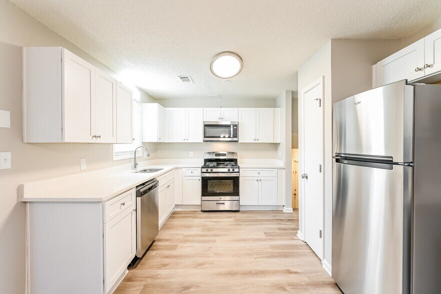 Building Photo - 5767 Riverside Dr