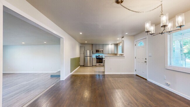 Building Photo - 1720 Ditty Ave