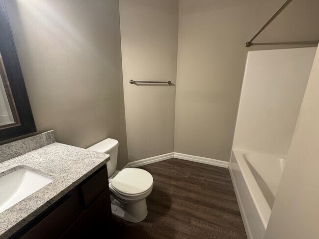 Building Photo - 11616 Willowbrook Rd