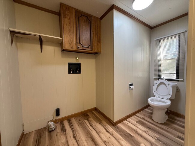 Building Photo - 2 Bedroom 1 Bath Mobile Home in Greeneville, TN