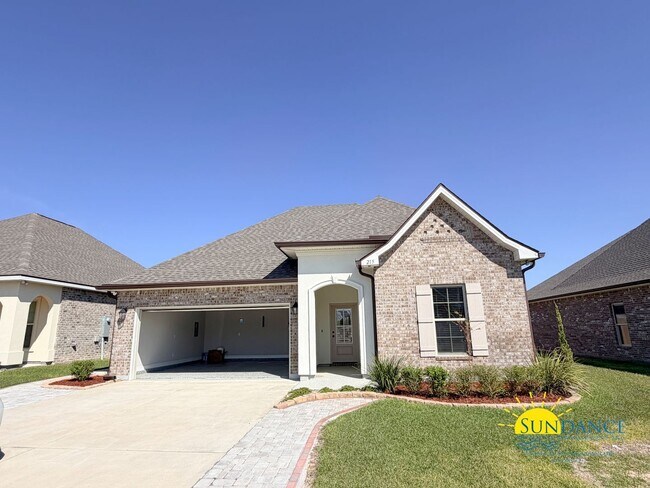Building Photo - Custom-crafted details shine throughout this stunning 3-bedroom home in Magnolia at the Bluffs in...
