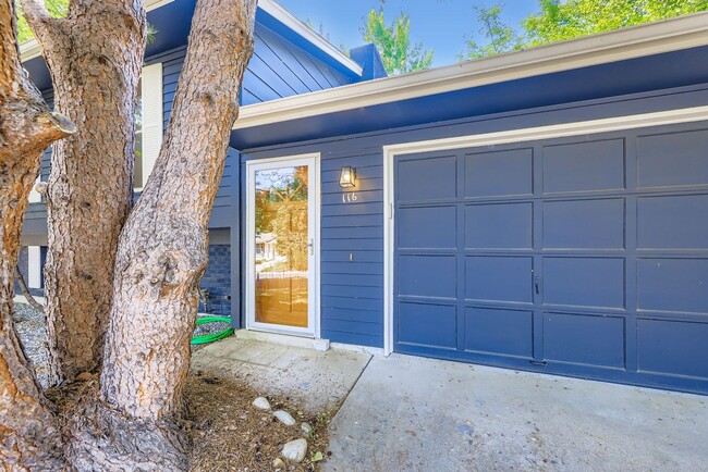Building Photo - Recently Remodeled 4BD, 3BA Louisville Home