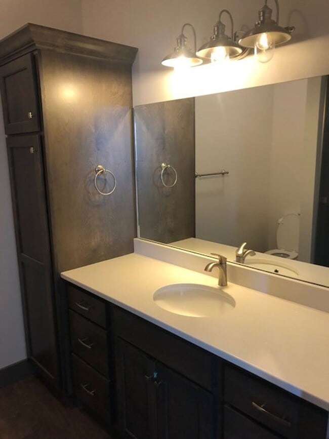 Building Photo - Beautiful Four Corners Condo