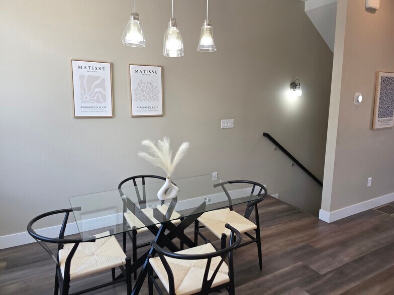 Dining nook with tons of natural light - 2220 S McIntyre St