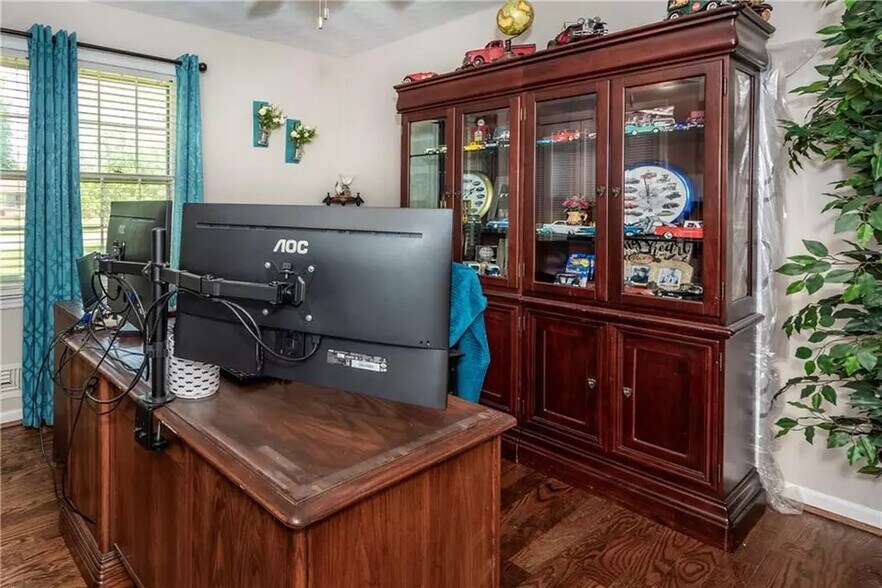 Building Photo - Room in House on Morgan Rd