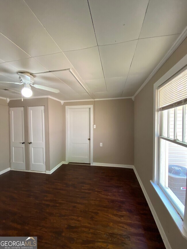 Building Photo - 122 Mandeville Ave