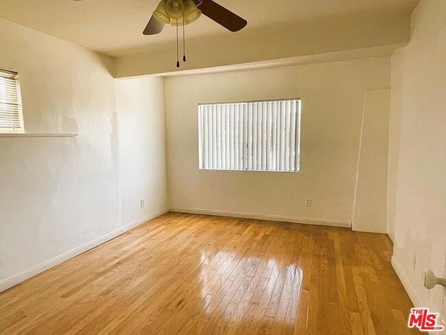 Building Photo - 755 N Kenmore Ave