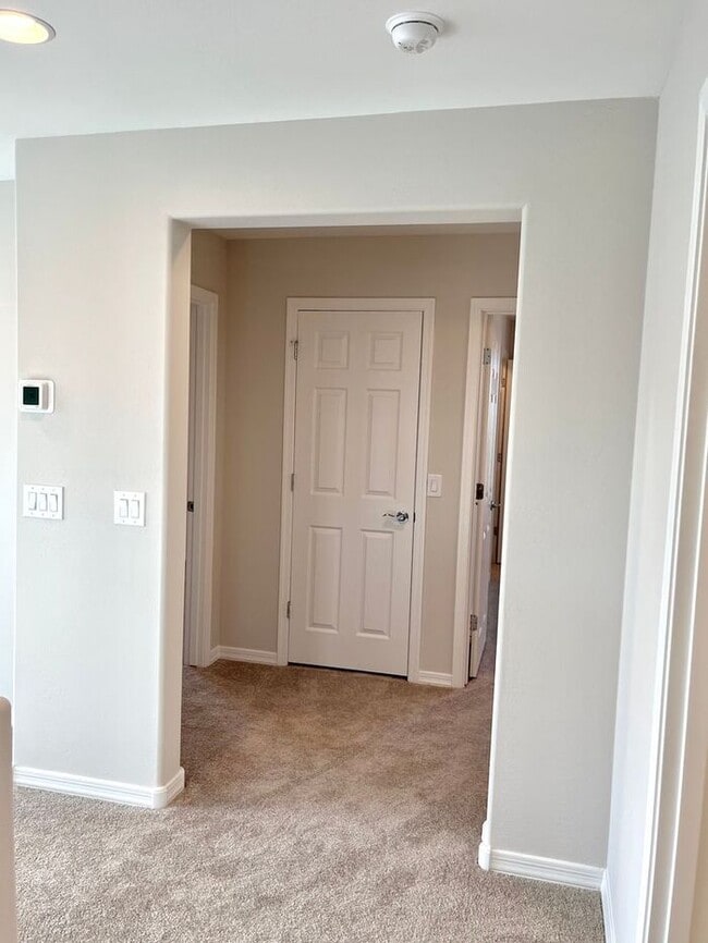 Building Photo - MOVE IN SPECIALS!! 2 Master Suites Open Ceiling Modern Home for RENT!