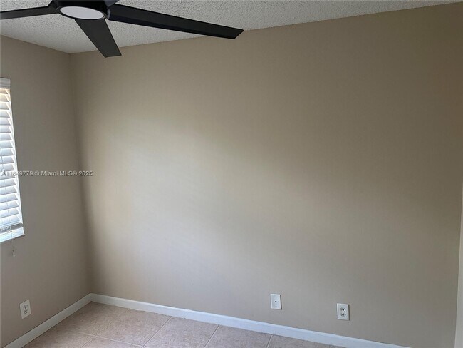 Building Photo - 4383 Laurel Ridge Cir