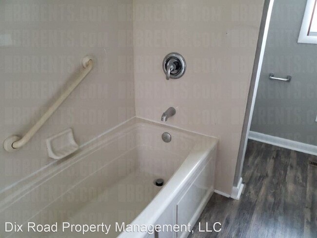Building Photo - 3 br, 1 bath House - 440 West Wenger Road,