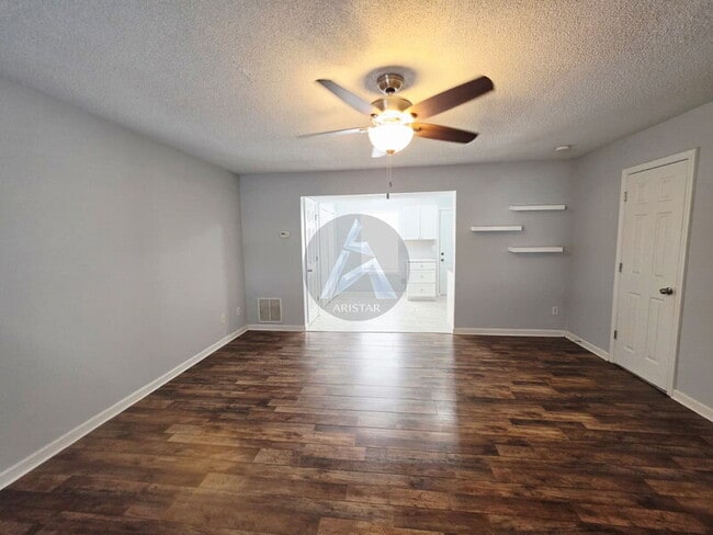 Building Photo - 17 Middlebrook Dr