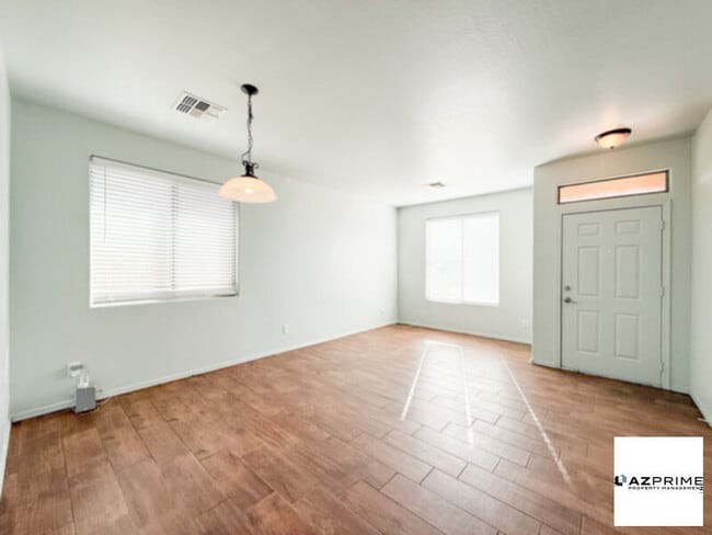 Building Photo - Bright &amp; Airy 4/2 Phoenix House!