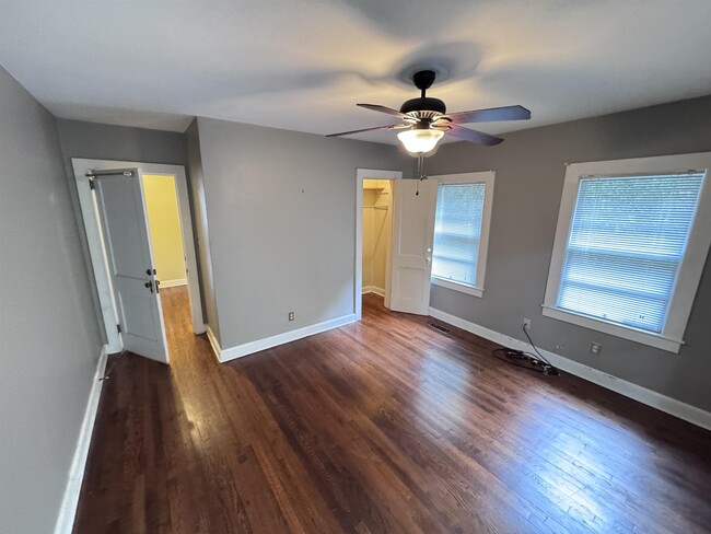 Building Photo - 819 N Forest Dr