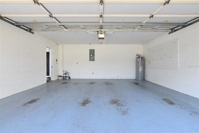 Building Photo - 1030 Alpug Ave